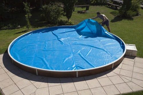 Cobertor solar de 180 micras para piscina Azuro 550 370 cm